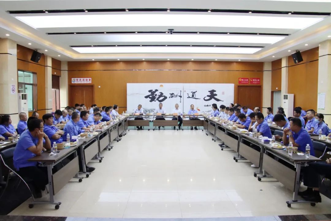 Z6尊龙召开“七一”座谈会 忆党史感党恩话发展